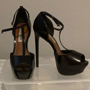 Steve Madden Size 7 Black Patent Leather Peep-toe Heels